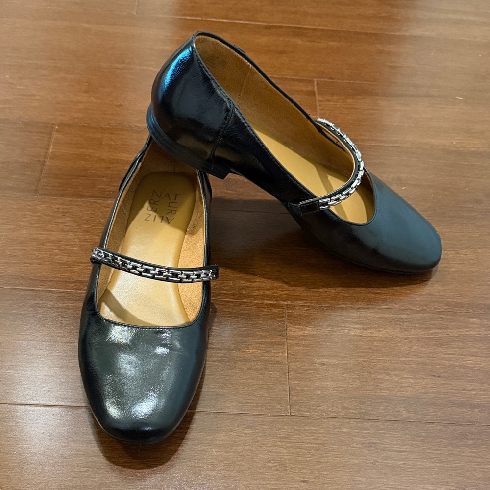 Naturalizer Black Mary Jane Flats with Chain Accent - 5.5 Wide